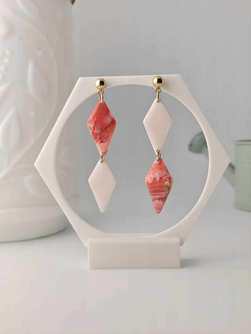 Arlequin, Rouge, polymère façonné main — Atelier Ora